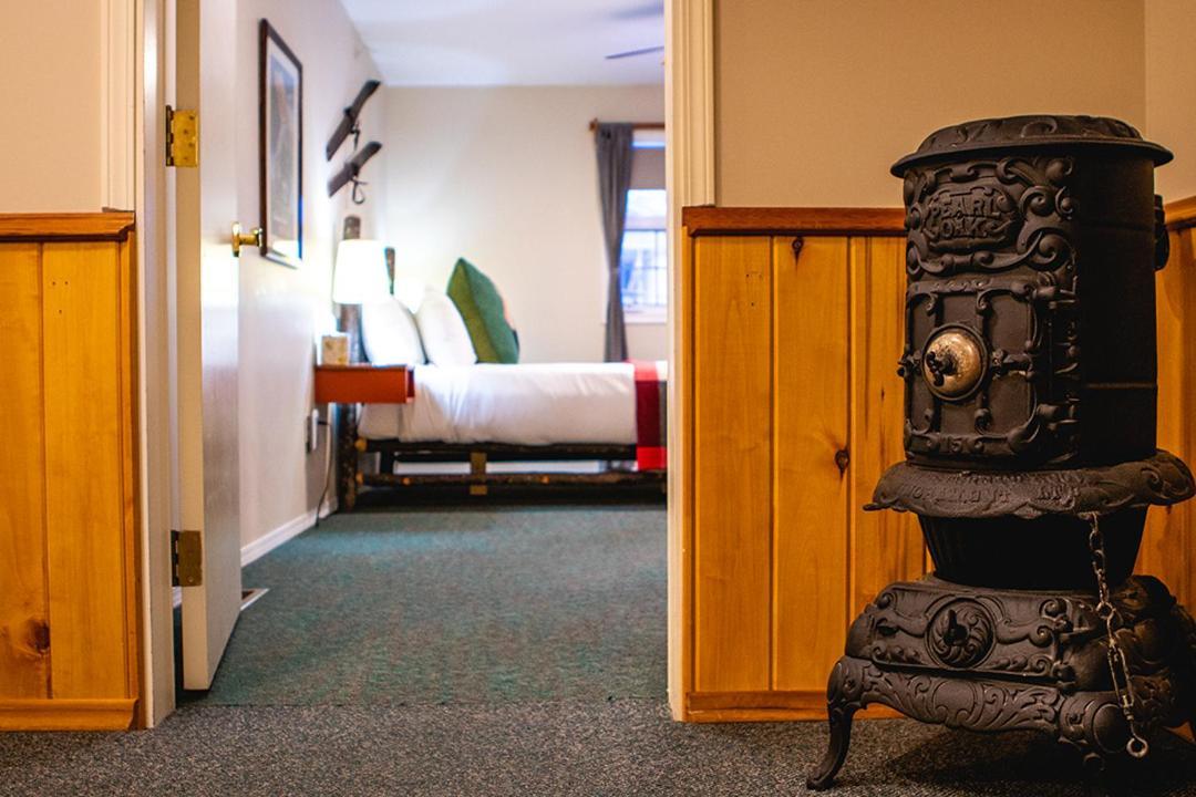 Courthouse Inn Revelstoke Zewnętrze zdjęcie