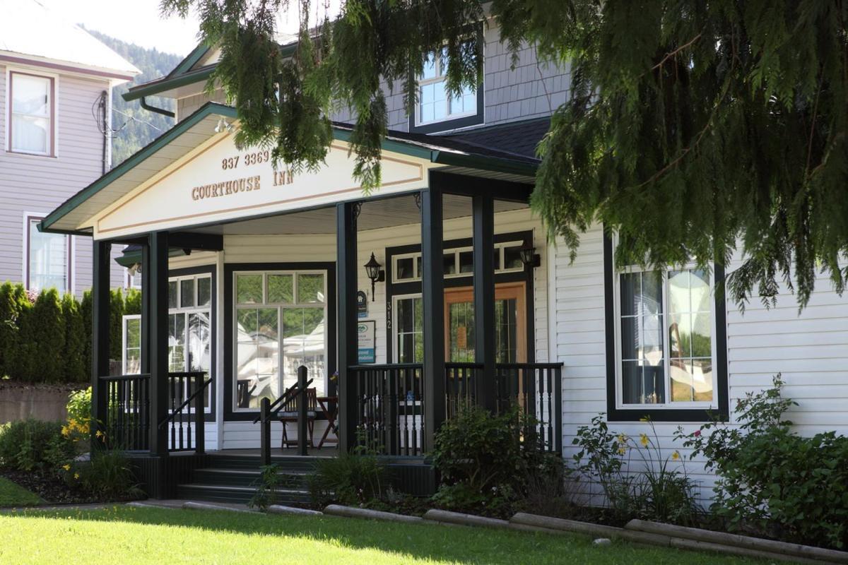 Courthouse Inn Revelstoke Zewnętrze zdjęcie