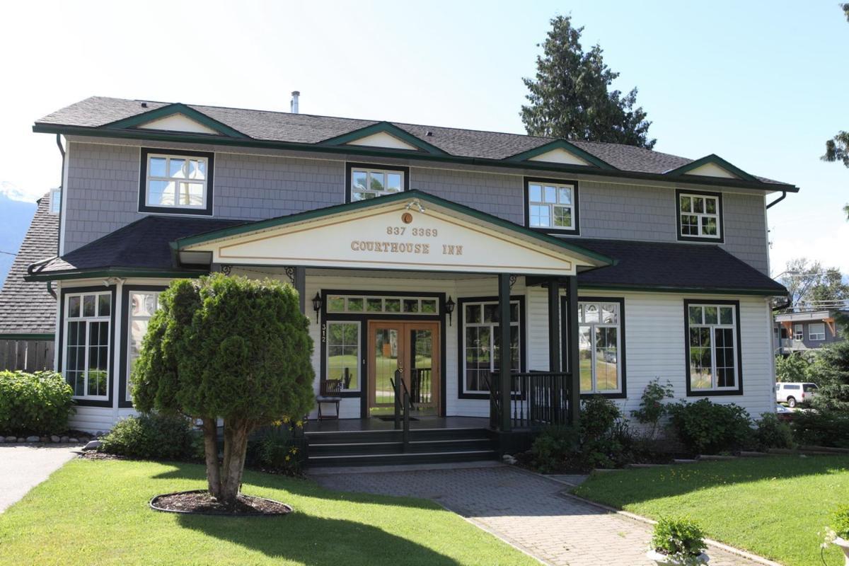 Courthouse Inn Revelstoke Zewnętrze zdjęcie