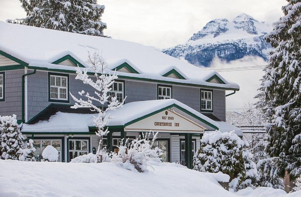 Courthouse Inn Revelstoke Zewnętrze zdjęcie